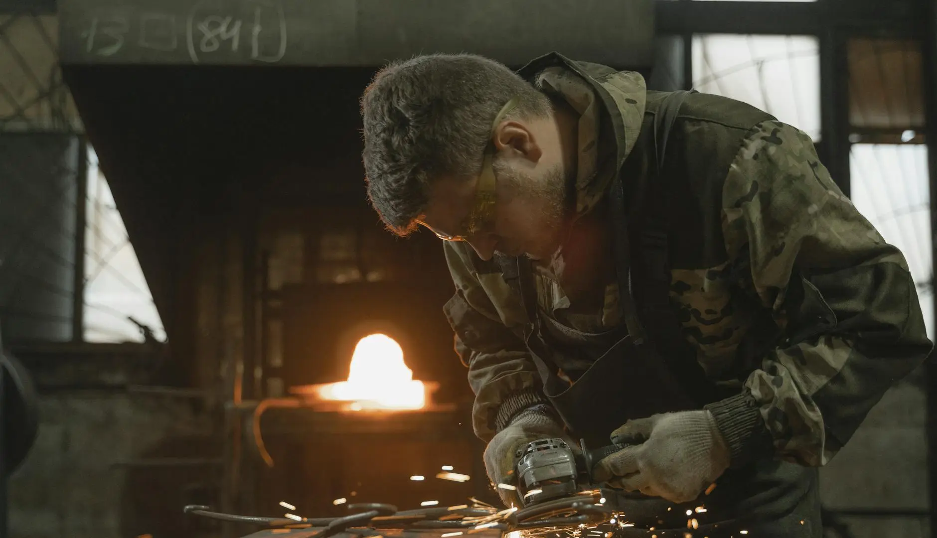 Détails techniques des vêtements de travail ignifuges industriels